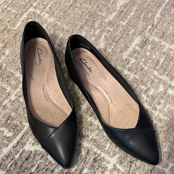 NEW PRICE Clarks Natalyn Wish Black Leather Flats - Picture 1 of 8
